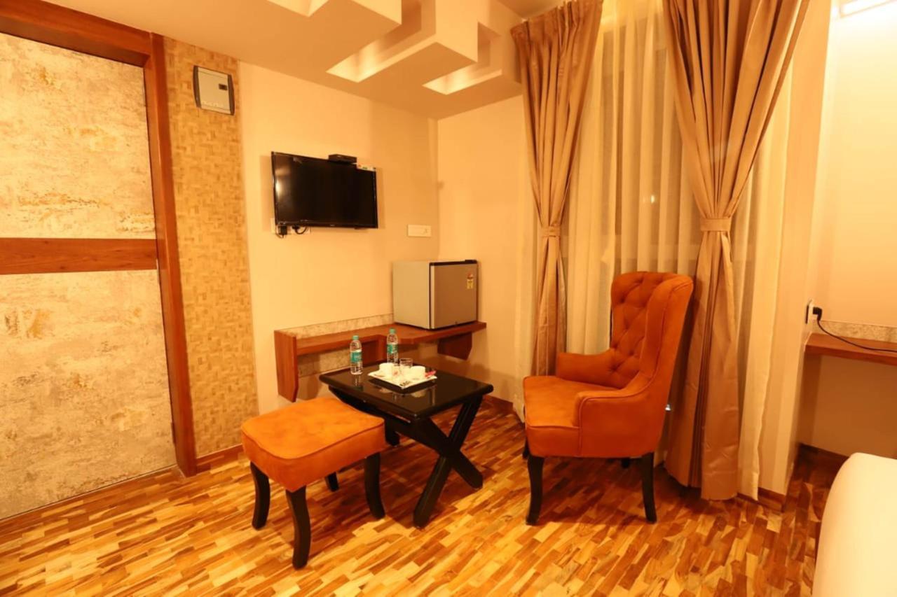 Hotel Prabha Palace Ahmednagar Exterior foto