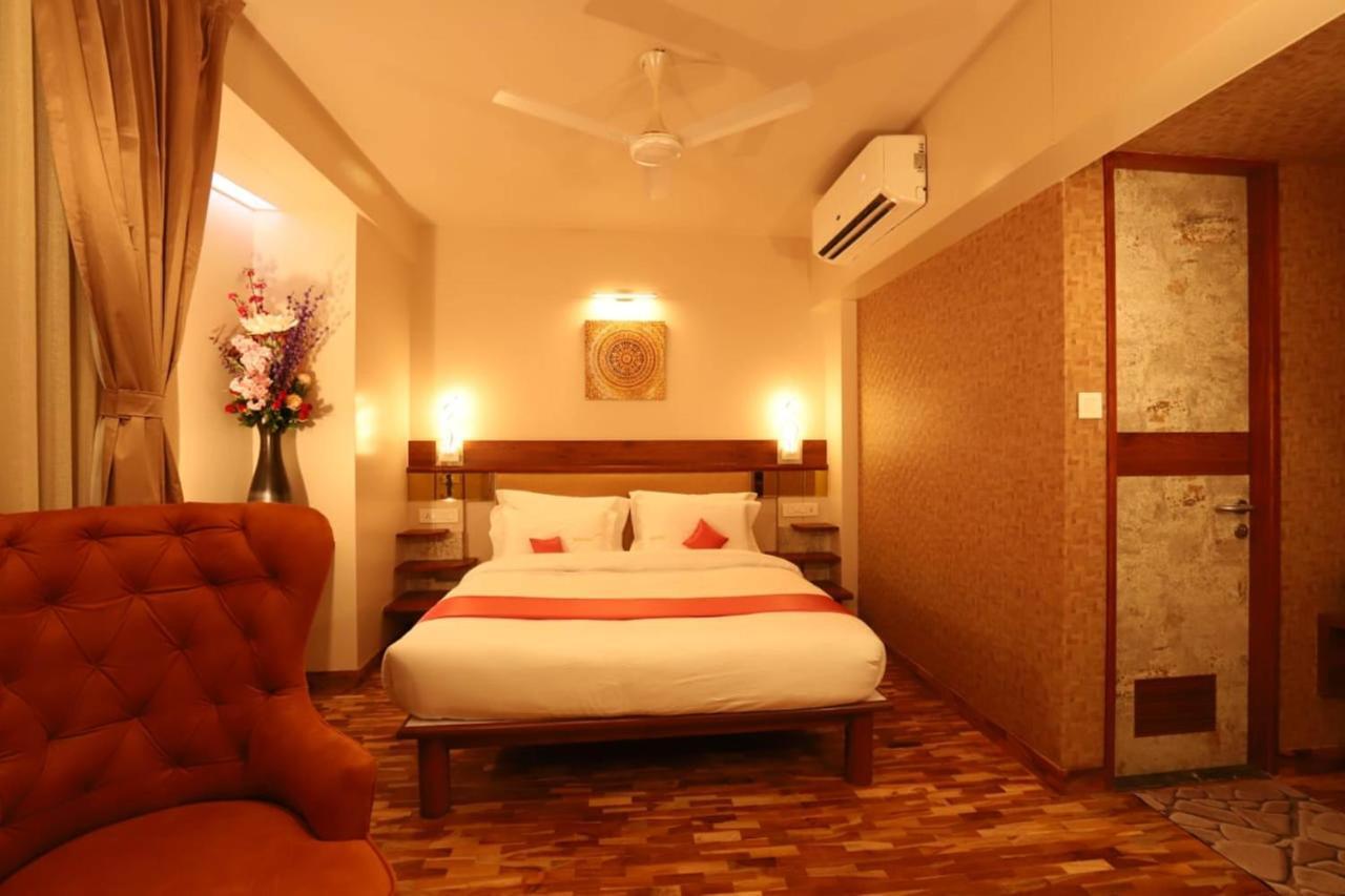 Hotel Prabha Palace Ahmednagar Exterior foto