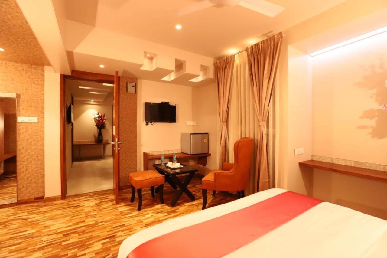 Hotel Prabha Palace Ahmednagar Exterior foto