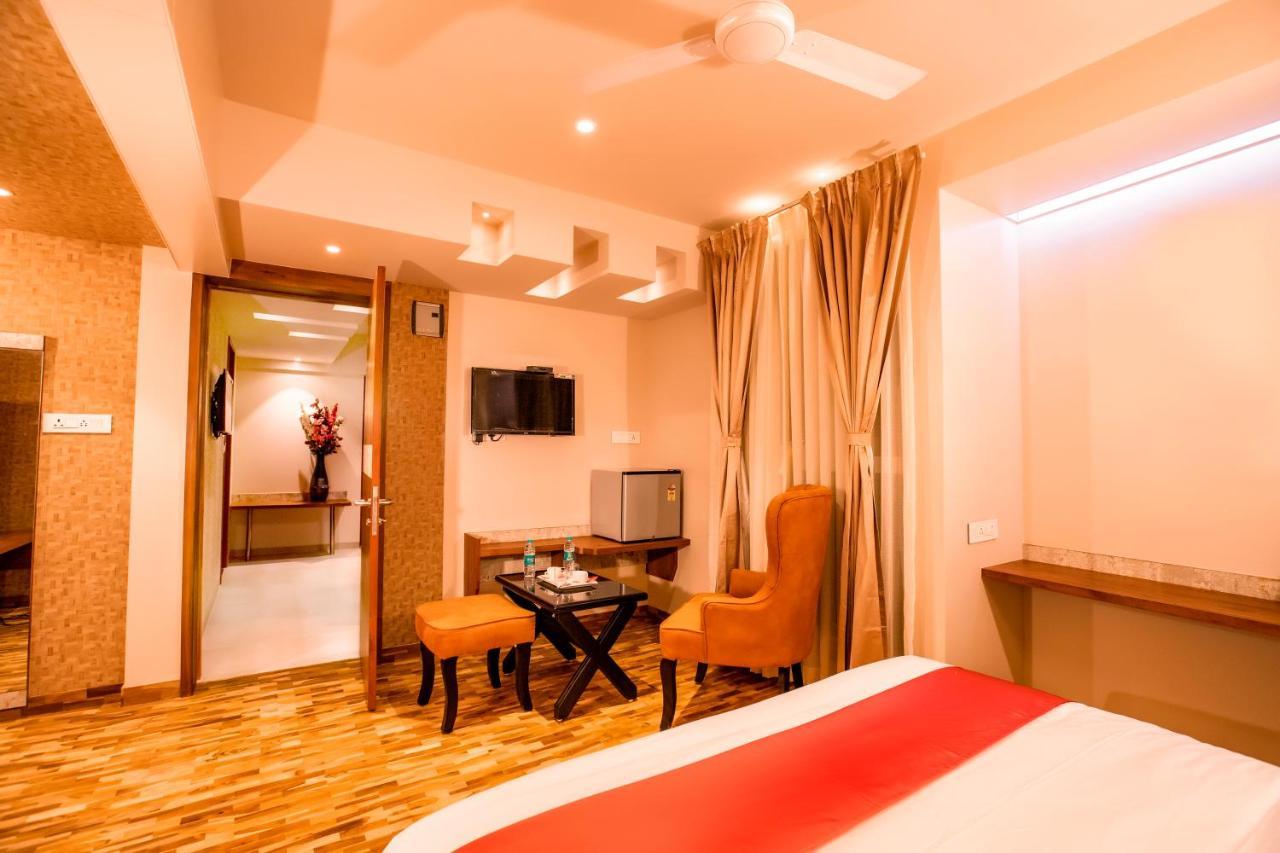 Hotel Prabha Palace Ahmednagar Exterior foto